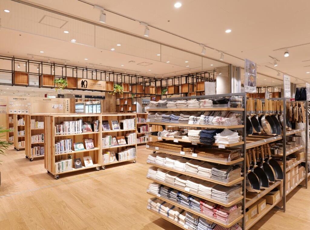 本の近くには関連商品